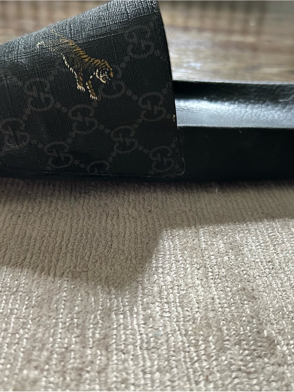 Gucci GG Supreme Tiger Print Black Sandals - like new - Picture 4 of 10